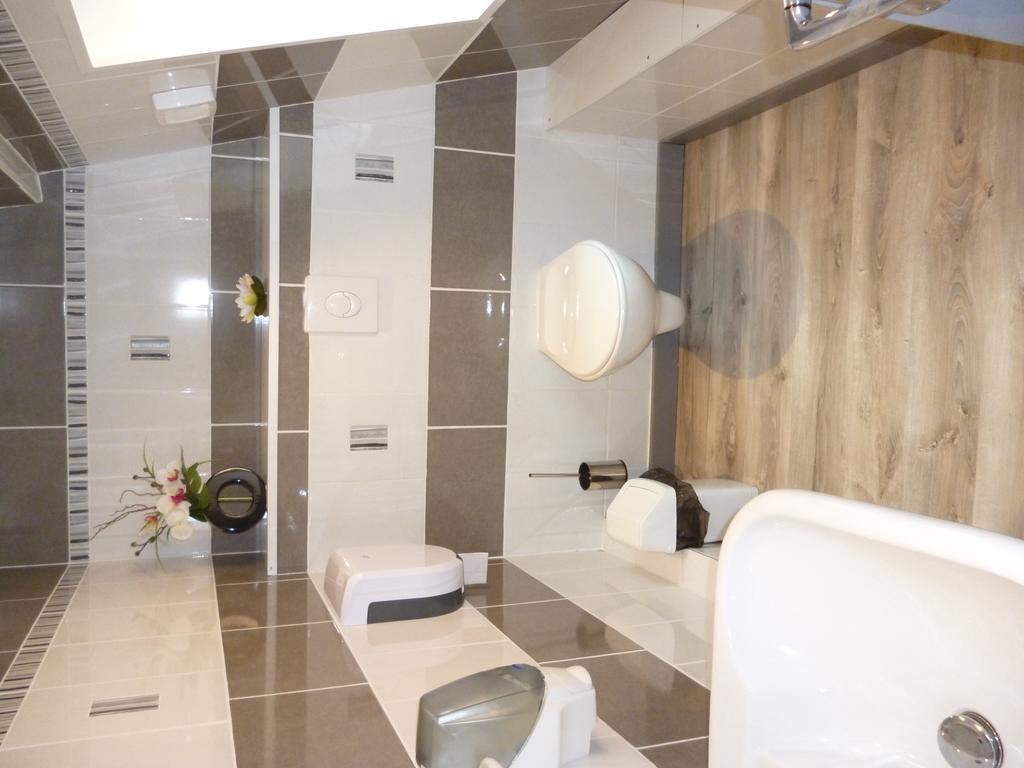 Roussent Auberge Des Etangs מראה חיצוני תמונה
