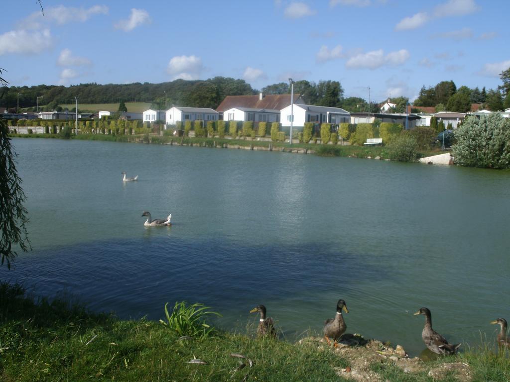 Roussent Auberge Des Etangs מראה חיצוני תמונה